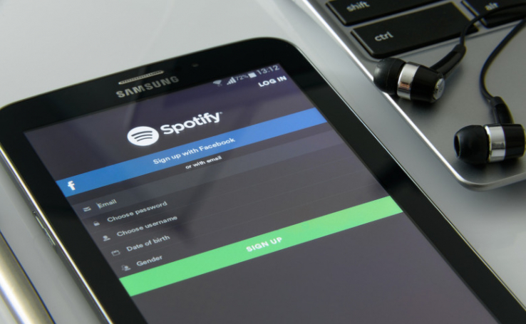 Spotify erstellt betreute Podcast-Playlisten